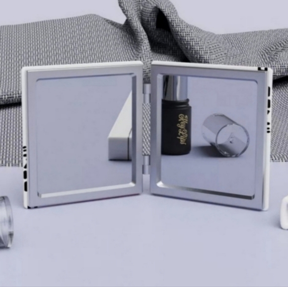 Barbie Compact Mirror - Picture 9 of 9